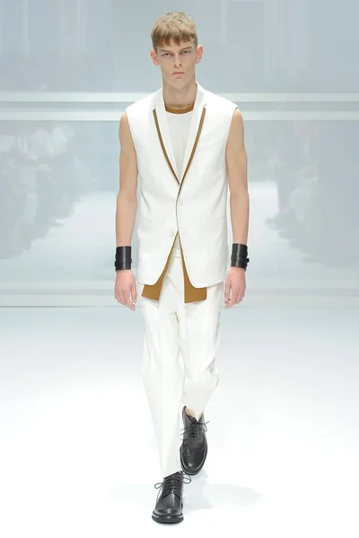 Look 17